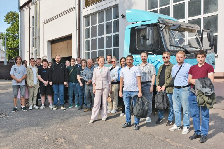 Отделение физико-технических наук НАН Беларуси провело встречу с молодыми специалистами