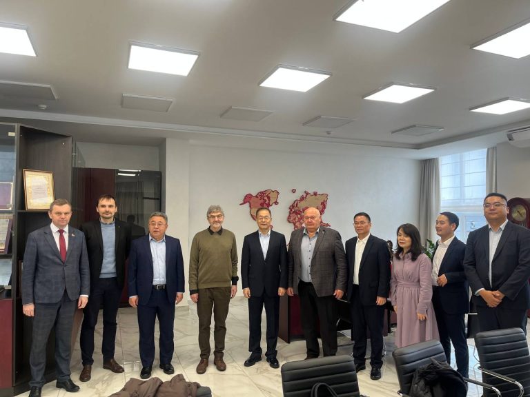 Делегация провинции Цзянси в ГО «НПЦ НАН Беларуси по материаловедению»