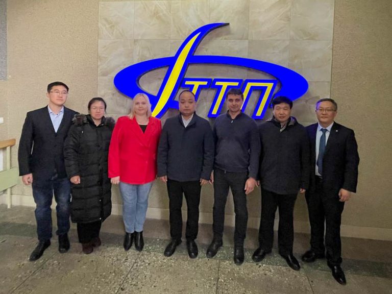 Делегация Цилуского технологического университета в ГО «НПЦ НАН Беларуси по материаловедению»